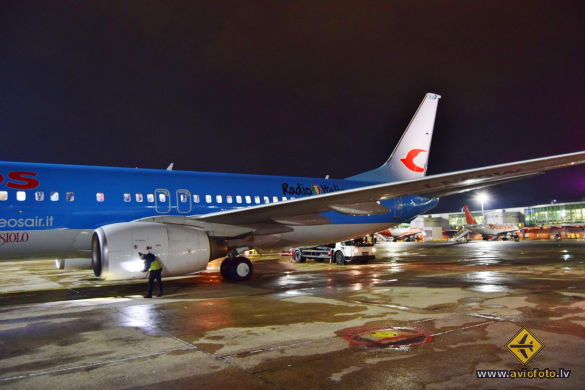 Boeing 737-86N